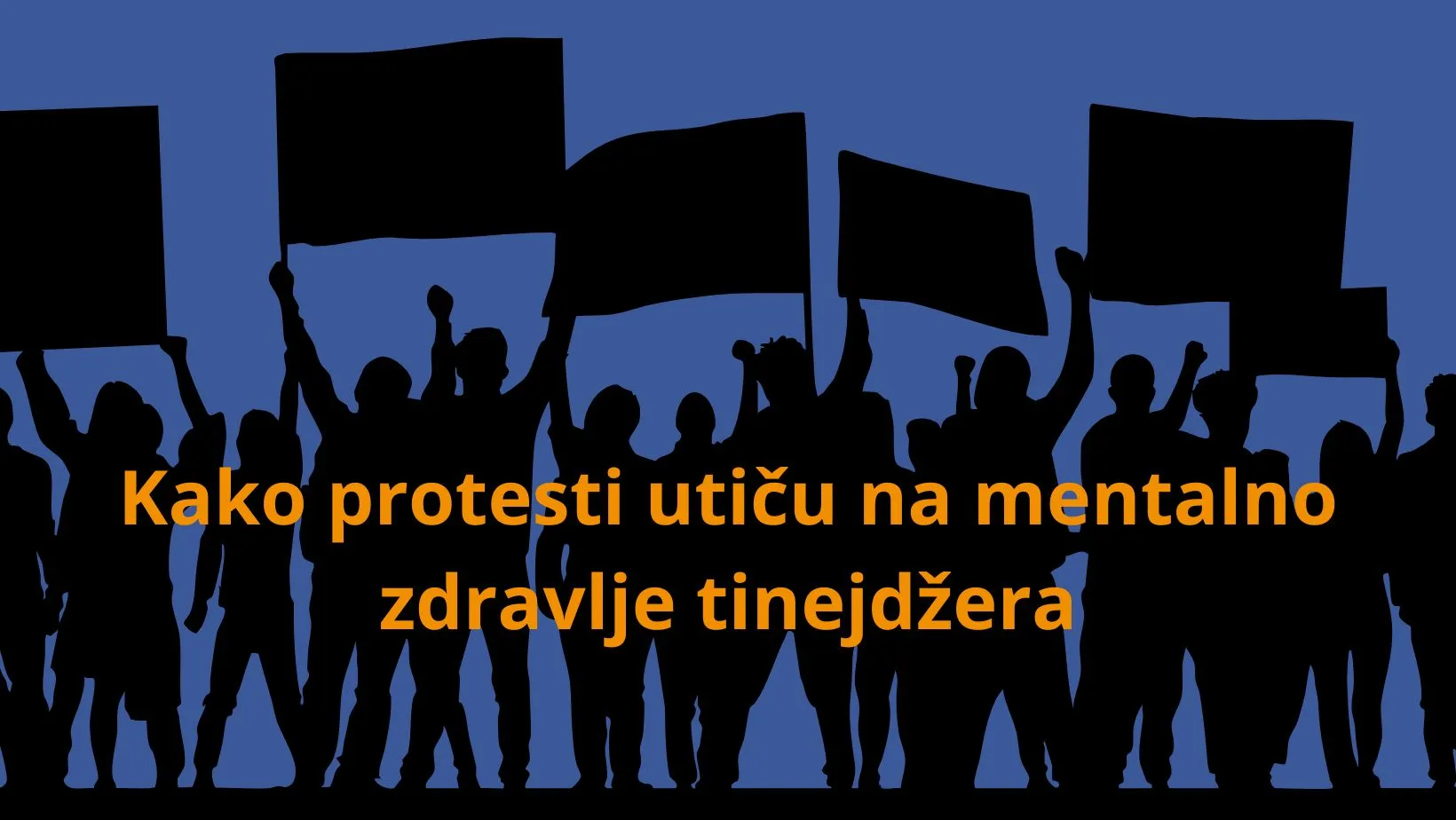 Tinejdžeri stoje na protestu sa transparentima, izražavaju revolt i hrabrost
